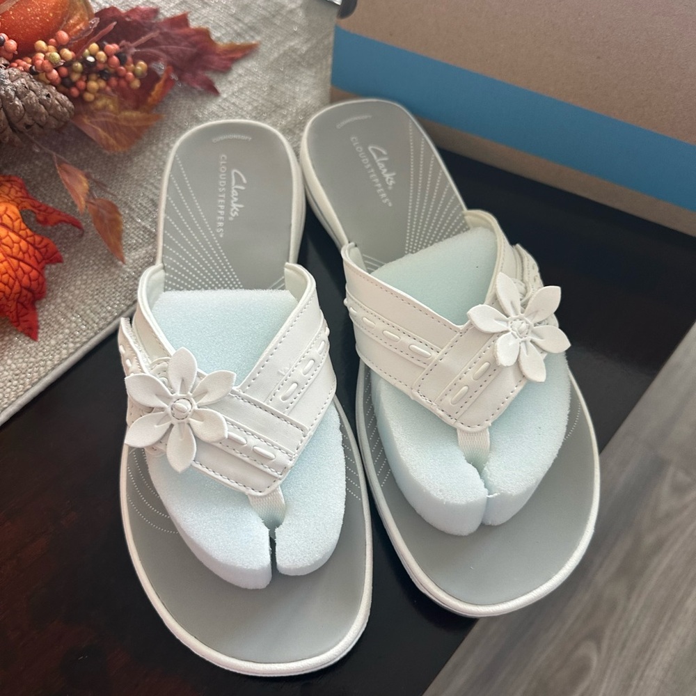 Clarks Cream Floral Women's Sandals